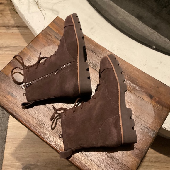 VIONIC Chocolate Ganache Lani II Suede Boots size 6.5 - Picture 5 of 7